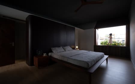 NHÀ QUANH SÂN House